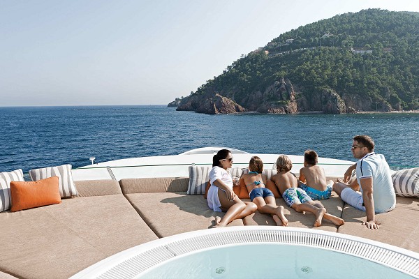 做資深三亞旅游達(dá)人,游艇旅游更時(shí)尚! 做資深三亞旅游達(dá)人,游艇旅游更時(shí)尚!